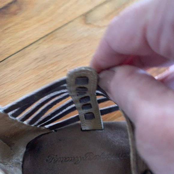 Excellent Condition Tommy Bahama Brown Metallic Genuine Leather Sandals size 9 - Picture 4 of 6